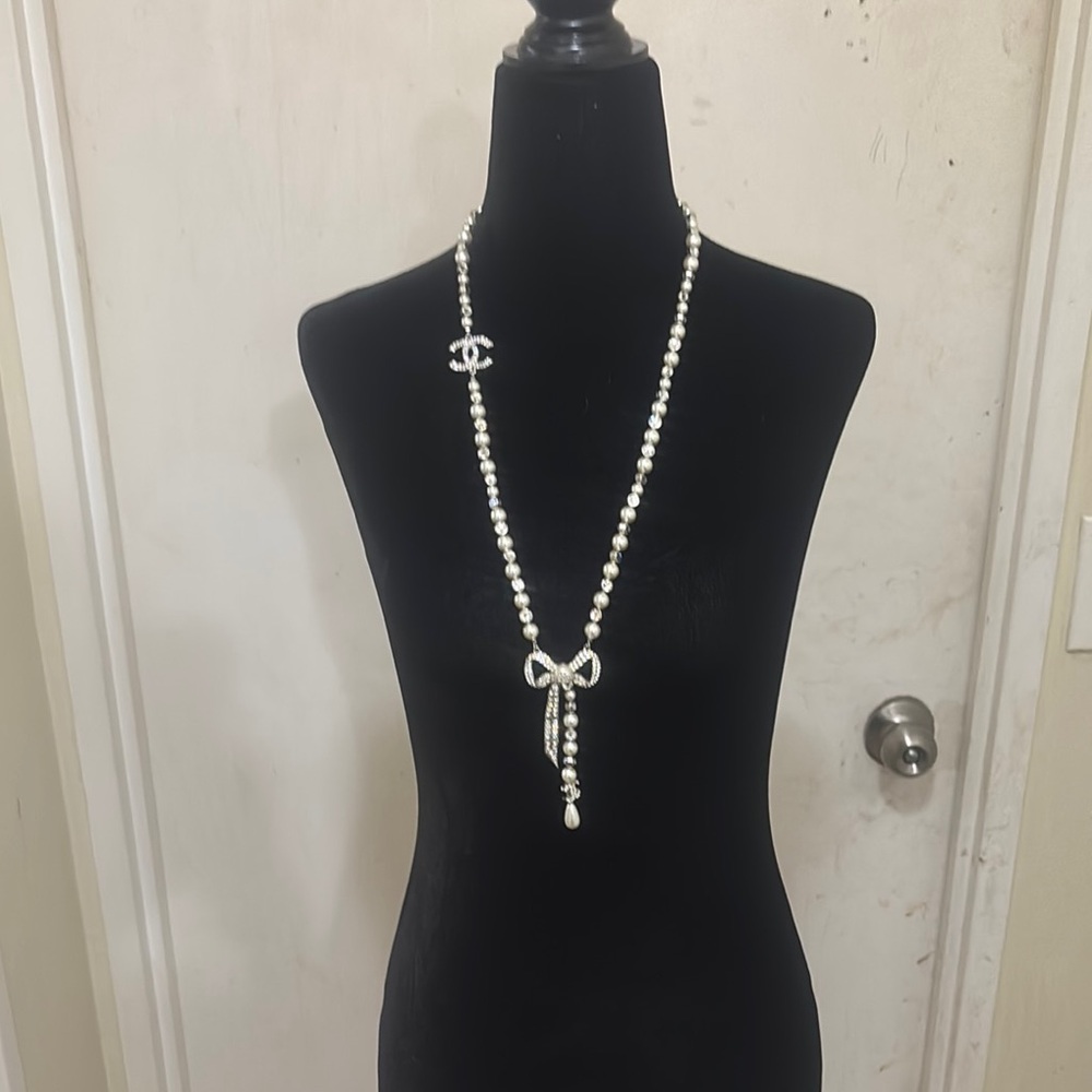 Elegant Pearl Necklace with with crystal and Bow and Chanel Logo Charm